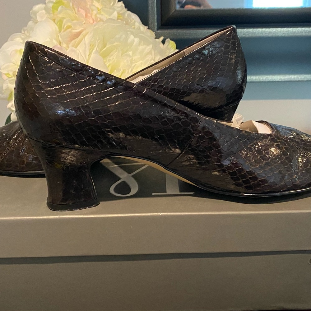 Mark Lamp Black snakeskin leather kitten heels pumps shoes  Sz 8.5W